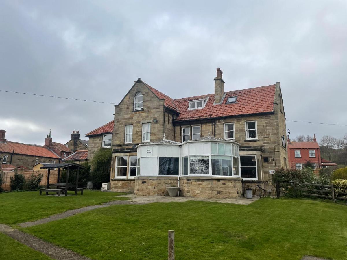 The Fylingdales Inn Robin Hood's Bay Exteriör bild
