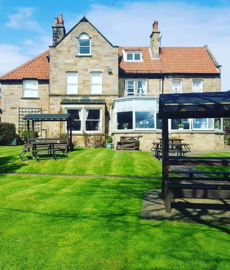 The Fylingdales Inn Robin Hood's Bay Exteriör bild