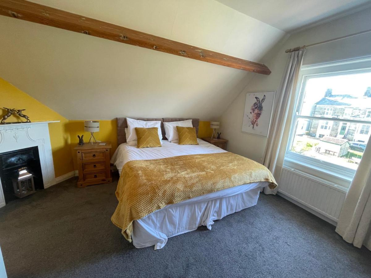The Fylingdales Inn Robin Hood's Bay Exteriör bild